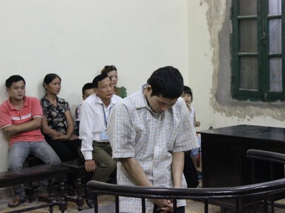 Đốt vợ vì bực tức vô cớ Đốt vợ vì bực tức vô cớ