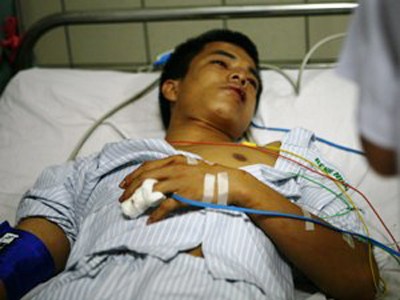Nam sinh dùng mã tấu giải quyết mâu thuẫn Nam sinh dùng mã tấu giải quyết mâu thuẫn