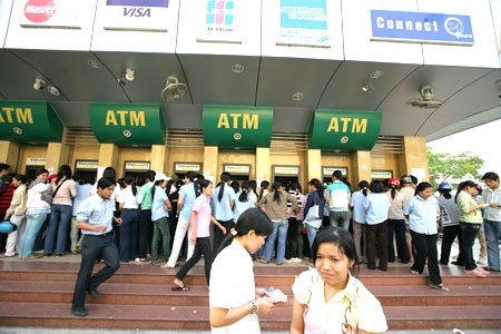 Ly kỳ vụ mất tiền trong thẻ ATM Ly kỳ vụ mất tiền trong thẻ ATM