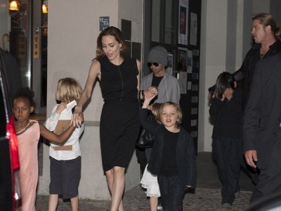 Angelina Jolie hạnh phúc hơn sau khi cắt ngực Angelina Jolie hạnh phúc hơn sau khi cắt ngực