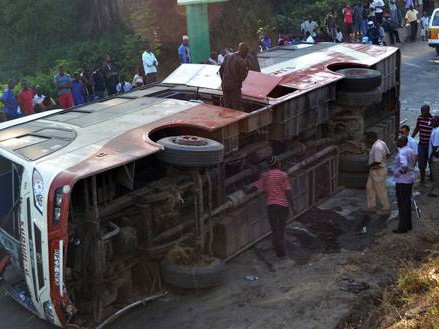 Xe buýt lật ở Kenya, 41 người chết Xe buýt lật ở Kenya, 41 người chết