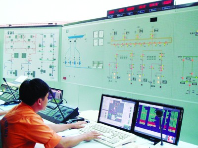 Phải tách doanh nghiệp phát điện khỏi EVN Thủy điện có lợi thế cạnh tranh về giá hơn so với nhiệt điện sau 1-7 (ảnh chụp phòng điều khiển Thủy điện Trị An)