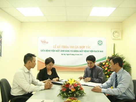 Hợp tác khám chữa bệnh về mắt Hợp tác khám chữa bệnh về mắt