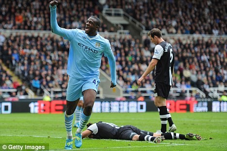 Toure lập cú đúp, Man City đã chạm tay vào cúp Toure lập cú đúp, Man City đã chạm tay vào cúp
