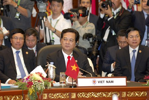Thủ tướng Nguyễn Tấn Dũng nhấn mạnh hòa bình, ổn định ở Biển Đông Thủ tướng Nguyễn Tấn Dũng nhấn mạnh hòa bình, ổn định ở Biển Đông