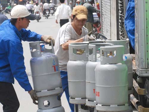 Giá gas giảm 5.000 - 10.000 đồng/bình 12 kg Giá gas giảm 5.000 - 10.000 đồng/bình 12 kg