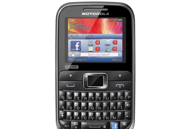 Motorola ra mắt 'dế' ba SIM giá rẻ Motorola ra mắt 'dế' ba SIM giá rẻ
