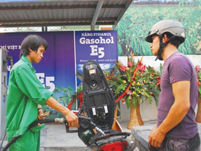 Bắt buộc dùng xăng pha cồn chạy ôtô, xe máy Bắt buộc dùng xăng pha cồn chạy ôtô, xe máy