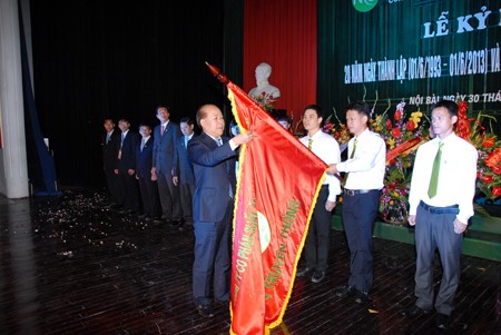 Công ty CP Xuất ăn Hàng không Nội Bài đón nhận Huân chương lao động Công ty CP Xuất ăn Hàng không Nội Bài đón nhận Huân chương lao động