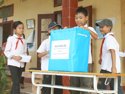 Cháu bé bị chặt tay từng đoạt giải viết chữ đẹp Cháu bé bị chặt tay từng đoạt giải viết chữ đẹp