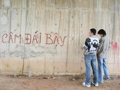 Đái bậy, phạt 300 ngàn đồng Đái bậy, phạt 300 ngàn đồng