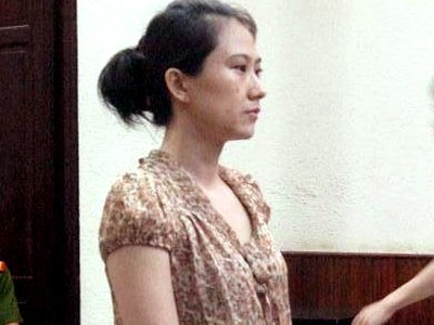 Cựu nhân viên Hãng thông tấn rơi lệ nghe tòa tuyên án Cựu nhân viên Hãng thông tấn rơi lệ nghe tòa tuyên án