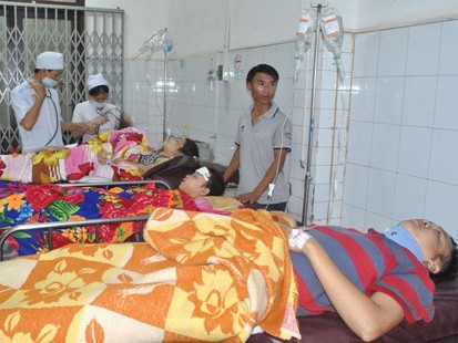 Xe chịu tang đâm xe cứu thương, 6 người trọng thương Xe chịu tang đâm xe cứu thương, 6 người trọng thương