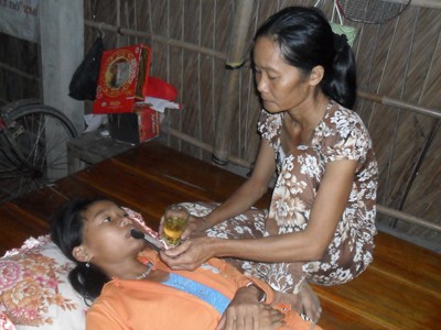 Con bệnh nặng, cha tâm thần Con bệnh nặng, cha tâm thần
