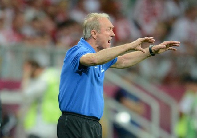 Ba Lan bị loại, HLV Smuda ra đi Smuda rời ghế HLV Ba Lan sau thất bại tại Euro 2012