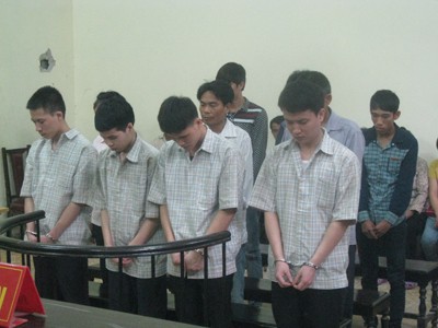 Đập phá trụ sở công quyền, lĩnh án Đập phá trụ sở công quyền, lĩnh án
