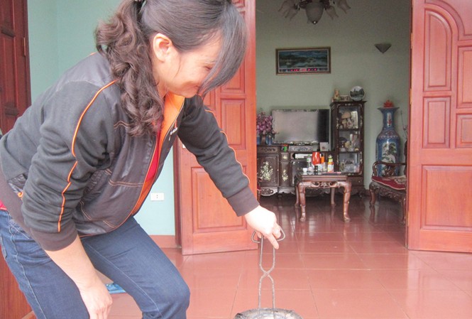Sợ giá gas, nhà giàu dùng bếp than, chung cư hun khói Bếp than tổ ong xuất hiện tại nhiều nhà giàu. Ảnh: Thảo Nguyễn
