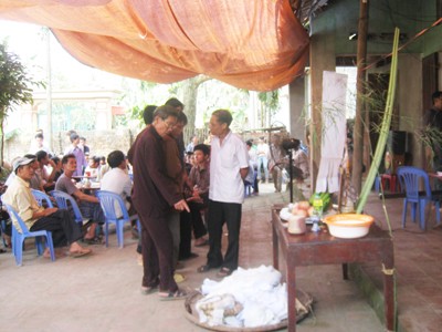 Bị chém chết sau khi ăn cỗ cưới Đám tang ông Đô