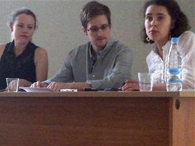“Mỹ nên quỳ gối để cầu nguyện cho Snowden” “Mỹ nên quỳ gối để cầu nguyện cho Snowden”