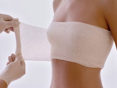 Hoảng loạn vì biến chứng sau khi nâng ngực Hoảng loạn vì biến chứng sau khi nâng ngực