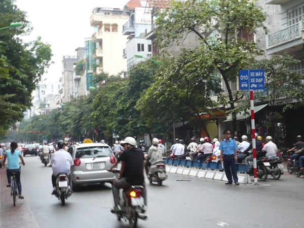 Ngày đầu Hà Nội phân làn đường: Rối loạn Ngày đầu Hà Nội phân làn đường: Rối loạn