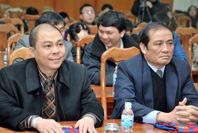 VPF gửi tài liệu 'độc' Chủ tịch HĐQT AVG Phạm Nhật Vũ (trái) và Chủ tịch VFF Nguyễn Trọng Hỷ cùng chờ kết quả từ thanh tra. Ảnh: HẢI ANH