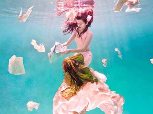 Ngỡ ngàng nàng tiên dưới làn nước Ngỡ ngàng nàng tiên dưới làn nước