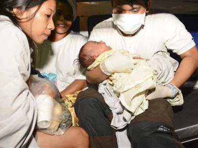 Thảm họa đắm phà, 24 người chết, 217 mất tích Một em bé may mắn thoát nạn trong vụ chìm phà hôm 16/8