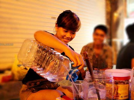 Quán trà chanh của cô Cám 9X, học 2 trường ĐH Quán trà chanh của cô Cám 9X, học 2 trường ĐH