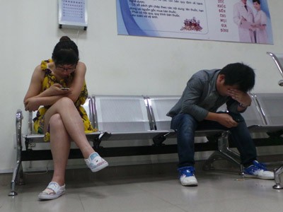 Bác sĩ ‘chui’ chạy tán loạn trong phòng khám Bác sĩ ‘chui’ chạy tán loạn trong phòng khám