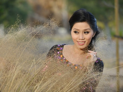 Xuân Đào gợi cảm cùng áo dài Xuân Đào gợi cảm cùng áo dài