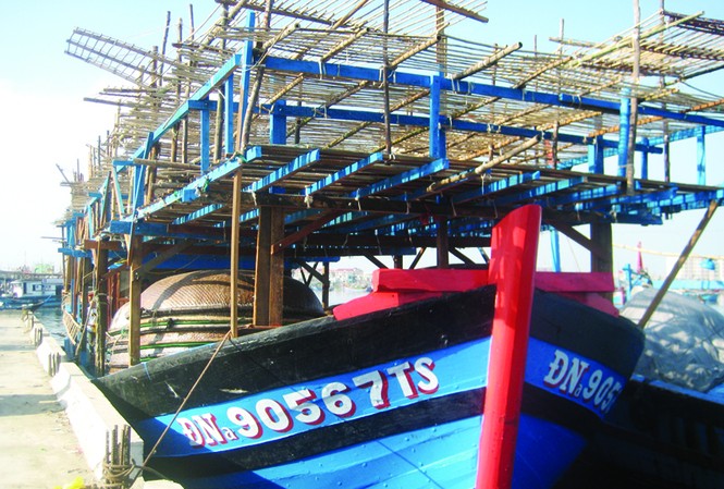 Khát vọng ngư dân Việt "Đại huynh" ĐNa 90567 TS ở Âu thuyền Thọ Quang ngày chuẩn bị ra khơi Ảnh: Nam Cường
