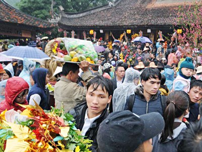 Đầu năm lễ chùa: Ùn tắc, tệ nạn tái diễn Đầu năm lễ chùa: Ùn tắc, tệ nạn tái diễn