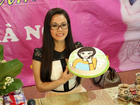 Nhật Kim Anh: Bị cảm cúm vẫn hát hết mình vì fan Nhật Kim Anh: Bị cảm cúm vẫn hát hết mình vì fan