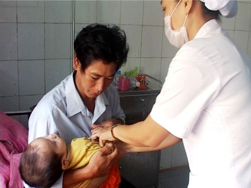 Quảng Trị: Gần 40 người nhập viện sau khi ăn bánh mì Quảng Trị: Gần 40 người nhập viện sau khi ăn bánh mì