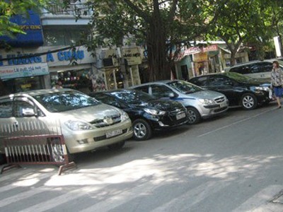 Tăng phí trông xe để hạn chế xe cá nhân Tăng phí trông xe để hạn chế xe cá nhân