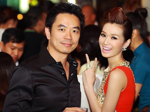 Khánh My e ấp bên người yêu Mai Phương Thúy Khánh My e ấp bên người yêu Mai Phương Thúy