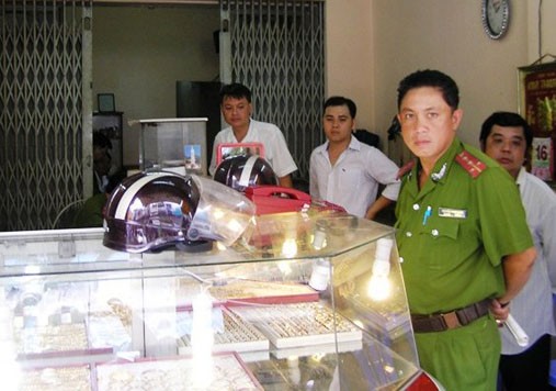 Vở kịch vụng về vụ cướp 400 lượng vàng Vở kịch vụng về vụ cướp 400 lượng vàng