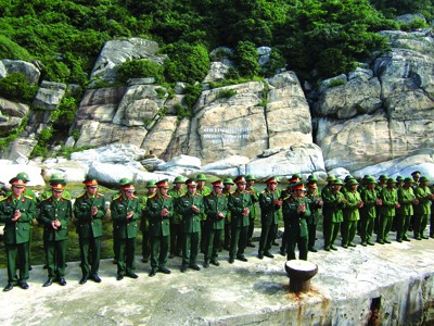 Vượt trùng khơi ra thăm đảo Mắt Vượt trùng khơi ra thăm đảo Mắt