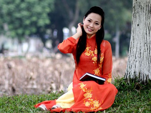 Á khôi Diệu Linh khoe nét ngà duyên dáng Á khôi Diệu Linh khoe nét ngà duyên dáng