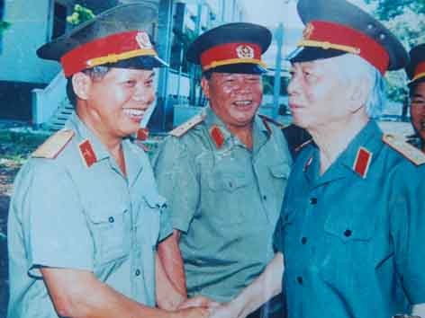 Cựu binh Điện Biên Phủ với Đại tướng Cựu binh Điện Biên Phủ với Đại tướng