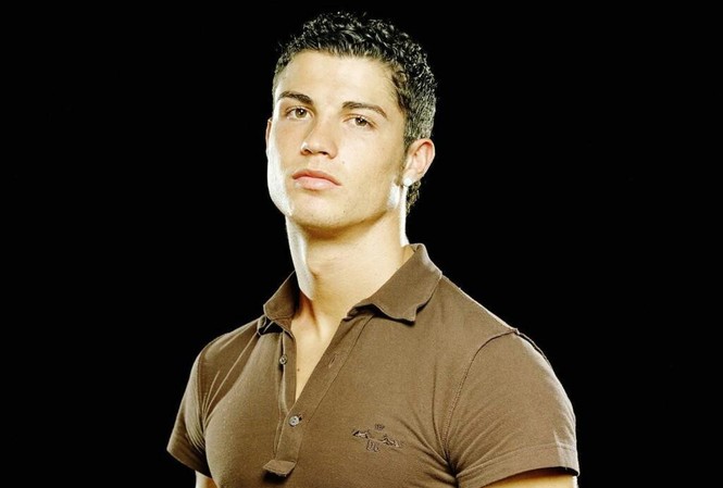 Cristiano Ronaldo buôn hàng Trung Quốc giả đồ hiệu Cristiano Ronaldo buôn hàng Trung Quốc giả đồ hiệu