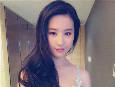 Lưu Diệc Phi bị ‘ném đá’ vì quá chảnh Lưu Diệc Phi bị ‘ném đá’ vì quá chảnh