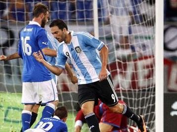 Không Messi, Argentina vẫn thắng Italia Không Messi, Argentina vẫn thắng Italia