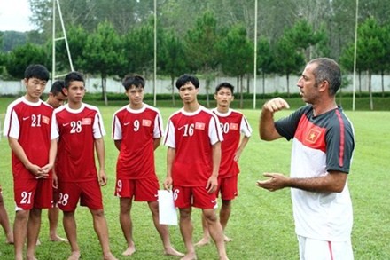 U19 Việt Nam: Cố đè ngửa ra mà... khen U19 Việt Nam: Cố đè ngửa ra mà... khen