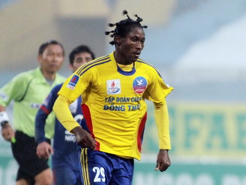 Muốn gia nhập Atletico, Samson phải đền Hà Nội T&T 2 triệu USD Muốn gia nhập Atletico, Samson phải đền Hà Nội T&T 2 triệu USD