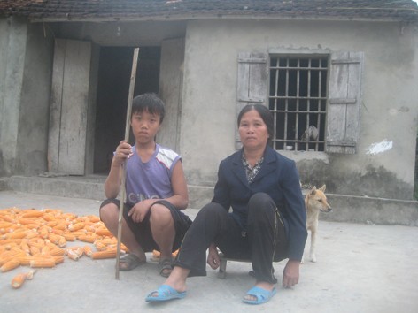 Góa bụa nuôi con tâm thần Góa bụa nuôi con tâm thần