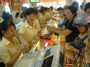 Đảo chiều, vàng trong nước giảm trên 400.000 đồng Đảo chiều, vàng trong nước giảm trên 400.000 đồng