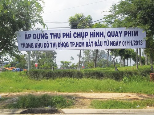 Kinh tế khó khăn, làng đại học thu phí chụp hình, quay phim Kinh tế khó khăn, làng đại học thu phí chụp hình, quay phim