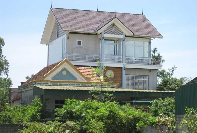 Khởi tố ba đối tượng trục lợi hồ sơ đất của dân nghèo Khởi tố ba đối tượng trục lợi hồ sơ đất của dân nghèo